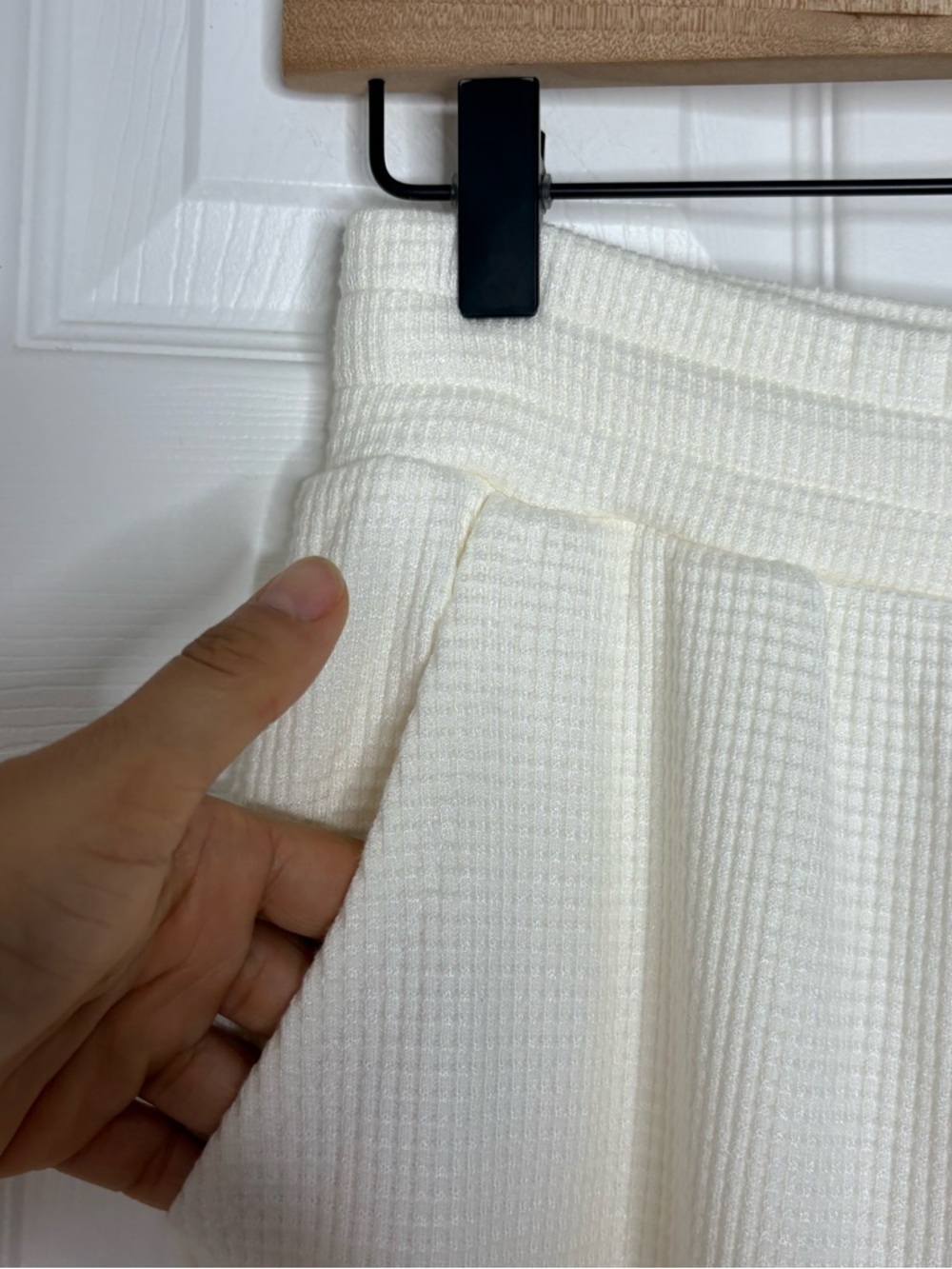 Alo Waffle Weekend Escape Mock Neck Sweater and Jogger Set, lvory XS 🧇 - Picture 12 of 16